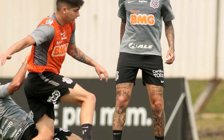 Luan foi a novidade do Corinthians no treino da manhã deste sábado