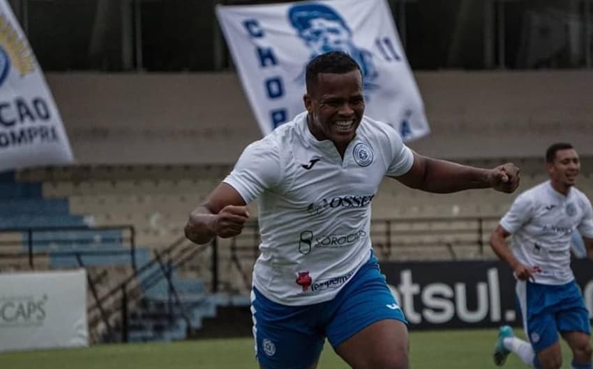 Atacante Bambam fez o segundo gol do São Bento contra o São Bernardo no primeiro jogo da semifinal da A2