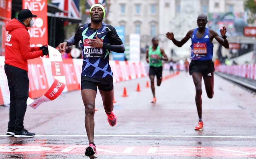 O etíope Shura Kitata vence a Maratona de Londres. (Divulgação)