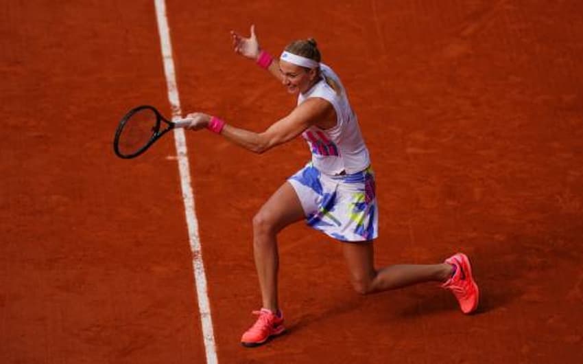 Petra Kvitova em ação contra Laura Seigmund em Roland Garros