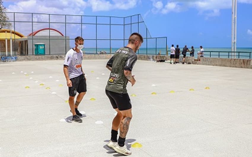 Nathan participou normalmente do treino em Fortaleza e deve jogar contra o Goiás