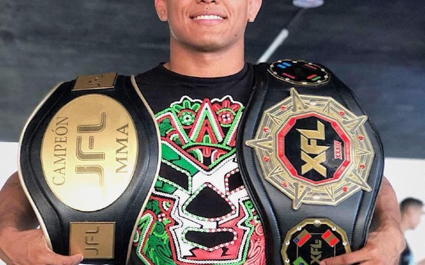Renato Valente é campeão em duas divisões diferentes em dois dos maiores eventos de MMA do México (Foto: arquivo pessoal)