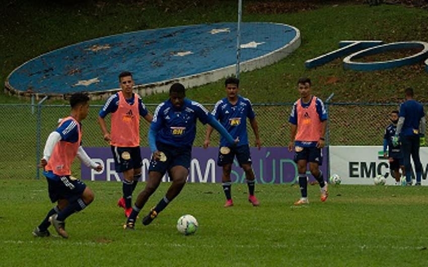 O time sub-20 do Cruzeiro pode chegar à liderança do Brasileiro sub-0 se vencer o Flamento