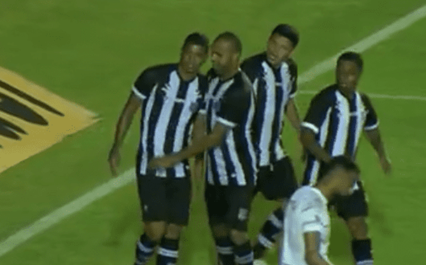 Figueirense empata o jogo com gol de Pereira