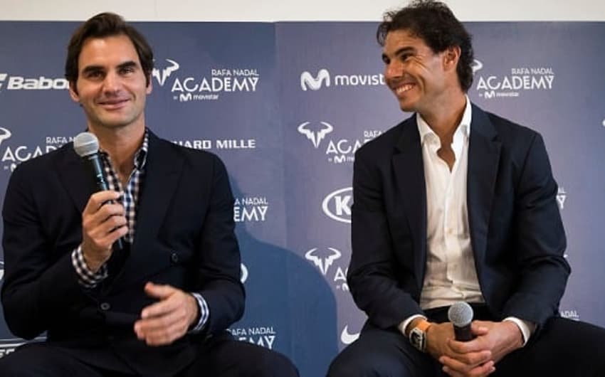 Roger Federer e Rafael Nadal juntos na inauguração da academia de Nadal em 2016