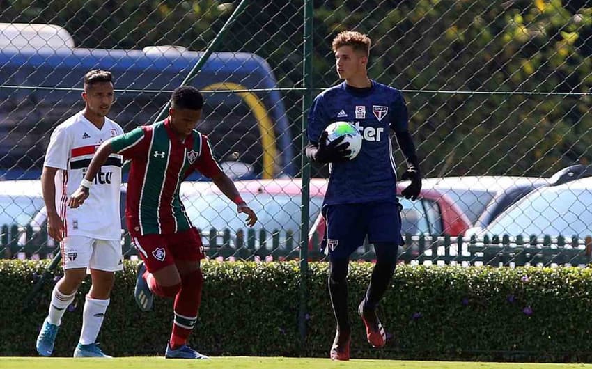 Goleiro Felipe Carneiro é um dos responsáveis pela boa campanha do Tricolor na primeira fase do Campeonato Brasileiro Sub-17