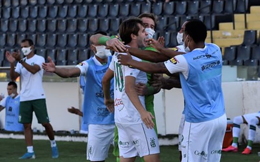 Léo Passos fez o gol que deu a vice-liderança para o Coelho na Série B
