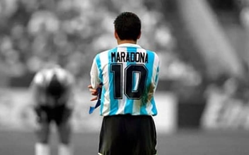 Maradona foi exaltado pelos clubes de Minas em um dia trste para o futebol