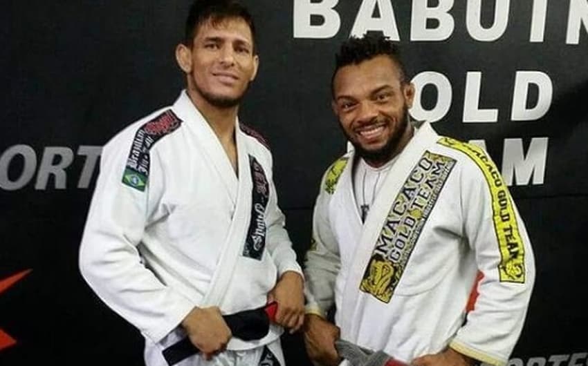 Anderson Berinja ao lado do seu professor Marcos Babuíno (Foto: Reprodução/Instagram/@andersonberinja_ufc135)