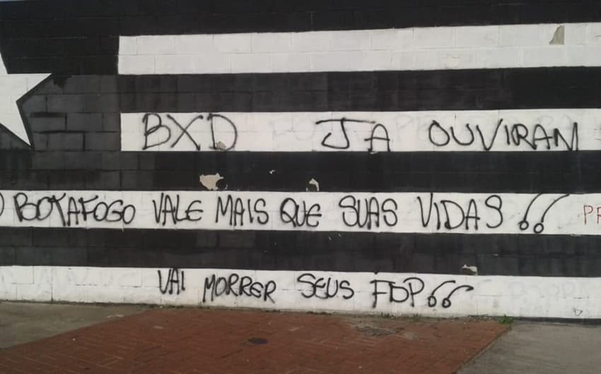 Muros pichados - Botafogo