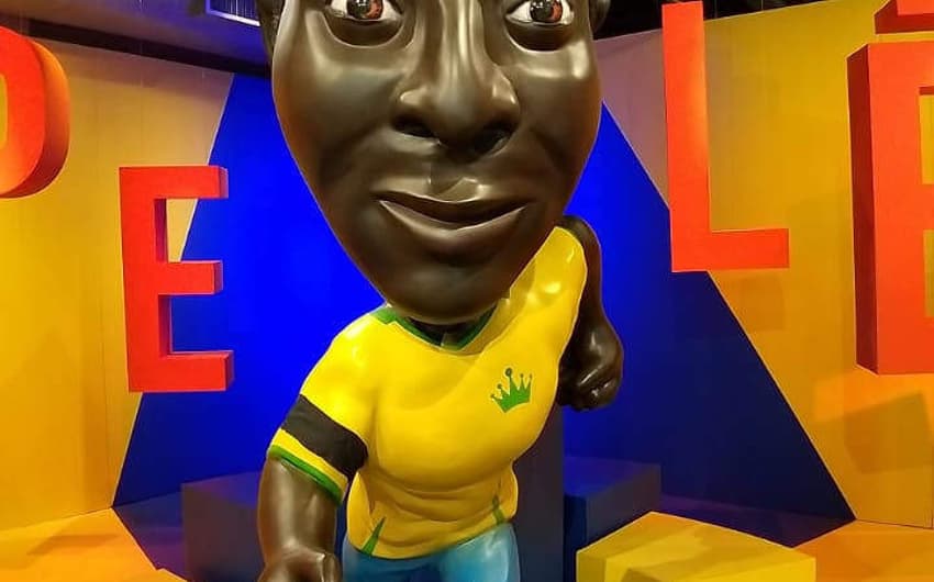 Escultura de Pelé em exposição no Museu do Futebol