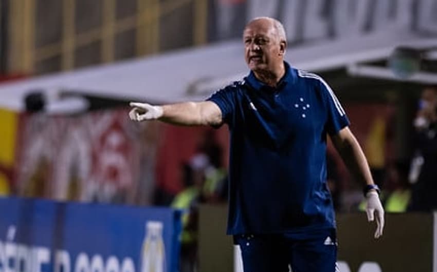 Felipão conseguiu manter estável o ambiente do Cruzeiro, mesmo com salários atrasados