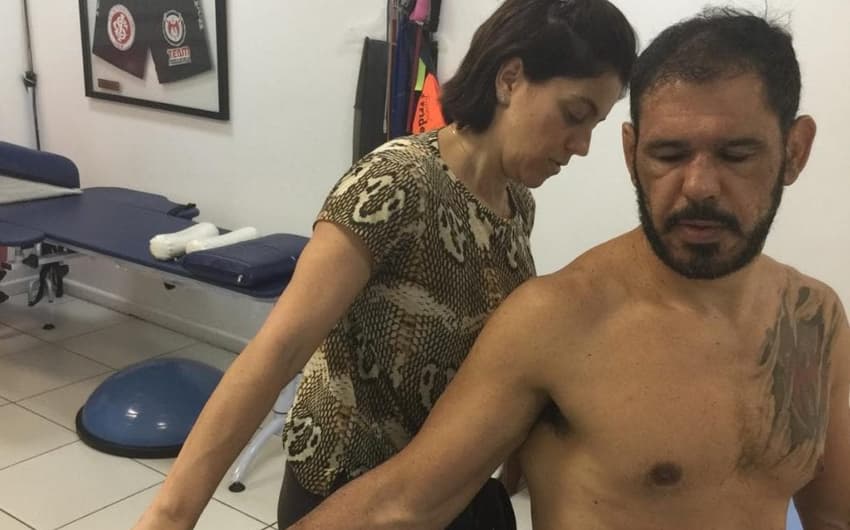 O astro do MMA na fisioterapia com Ângela Côrtes Góis
