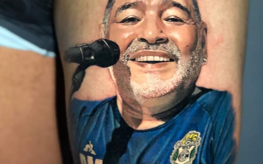 Tatuagem em homenagem ao Maradona