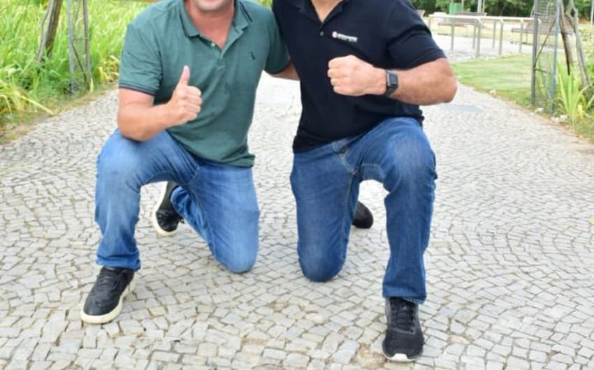 Rogério Minotouro com Marcelo Arar na calçada da fama das artes marciais