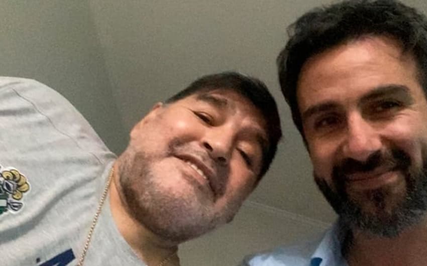 Maradona e médico