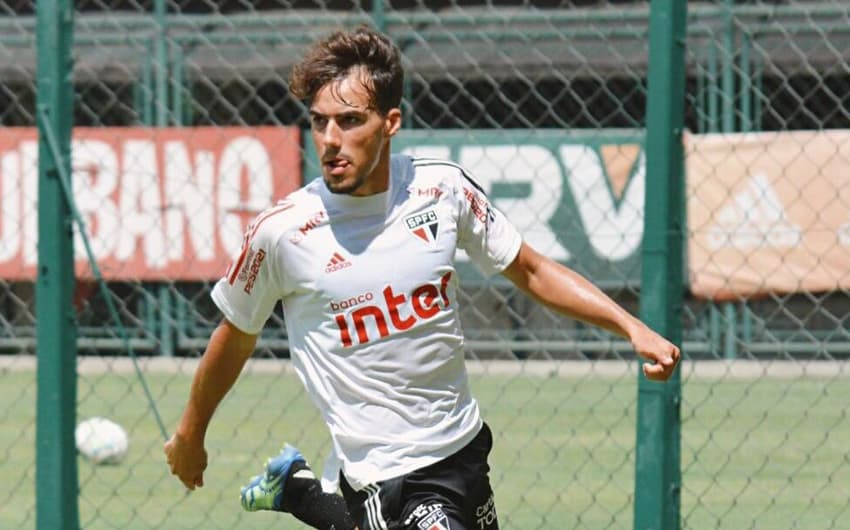 Igor Gomes, que esteve suspenso no último jogo, estará disponível contra o Palmeiras