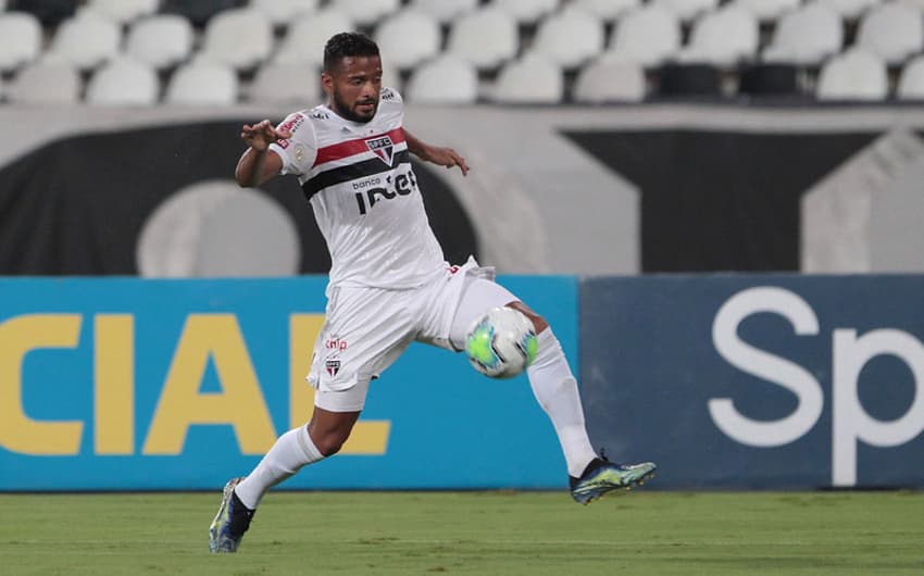 Reinaldo, que foi capitão, foi expulso no jogo contra o Botafogo