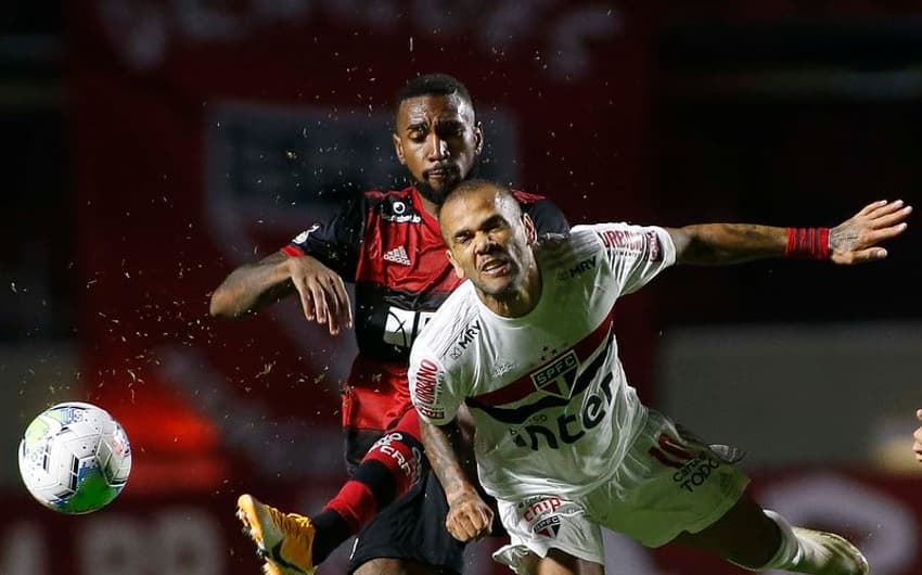 Dani Alves, do São Paulo, x Gerson, do Flamengo
