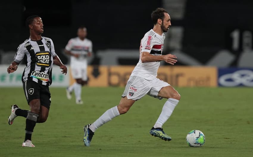 A última partida de Juanfran pelo São Paulo foi a derrota contra o Botafogo
