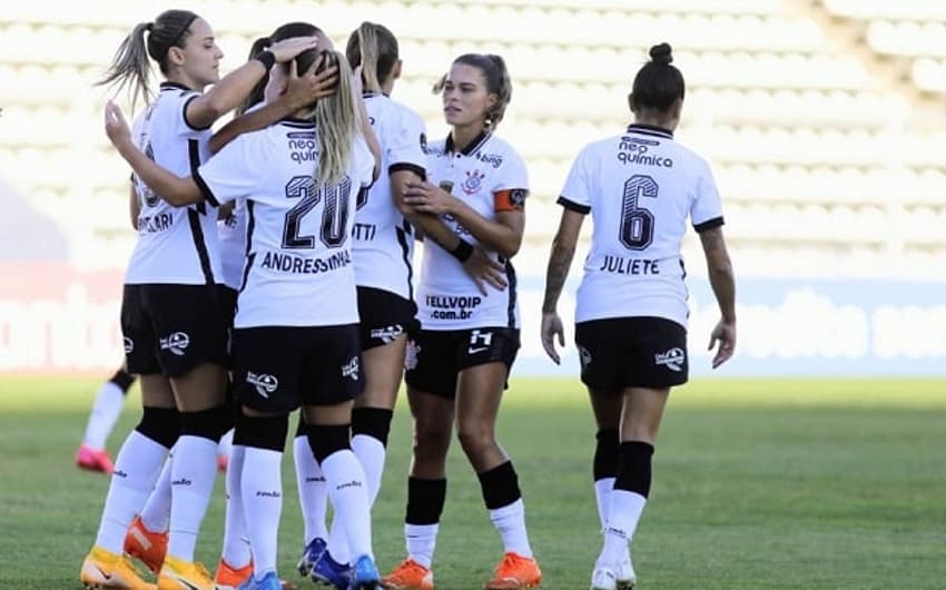 Corinthians feminino goleou o Universitario pela Libertadores