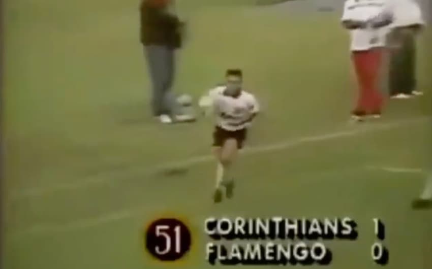 Neto faz gol do título da Supercopa do Brasil em 1991 pelo Corinthians contra o Flamengo