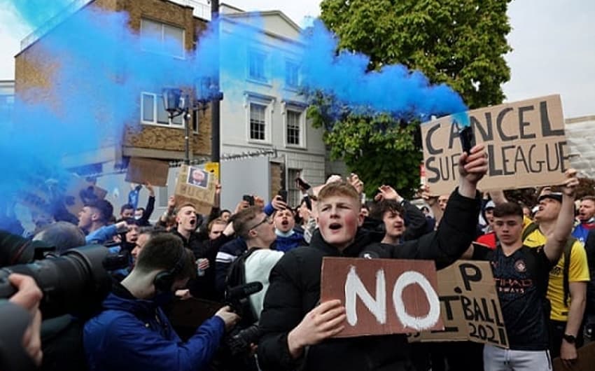 Chelsea x Brighton - Protesto Superliga Europeia