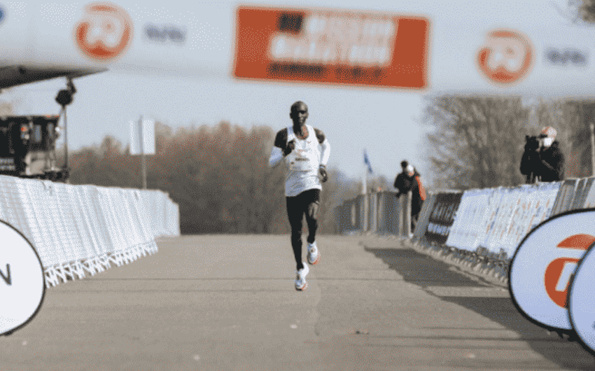 Eliud Kipchoge vence a NN Mission Marathon em Twente, na Holanda. (NN Marathon Mission/Divulgação)