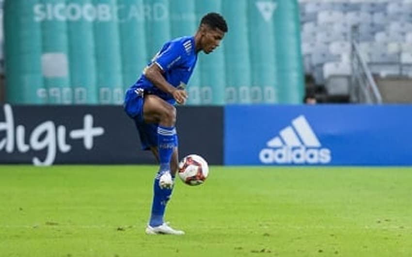 Geovane seu primeiro jogo pelo profissional do Cruzeiro