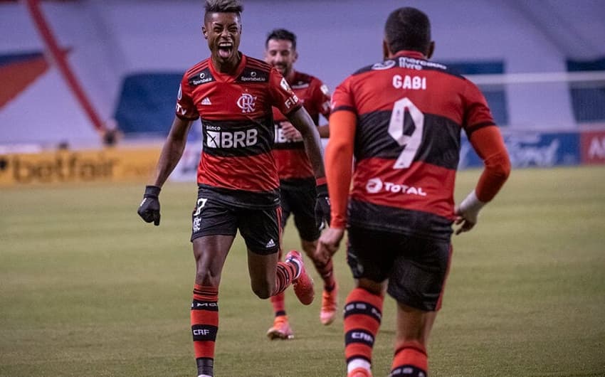 LDU x Flamengo - Bruno Henrique e Gabigol