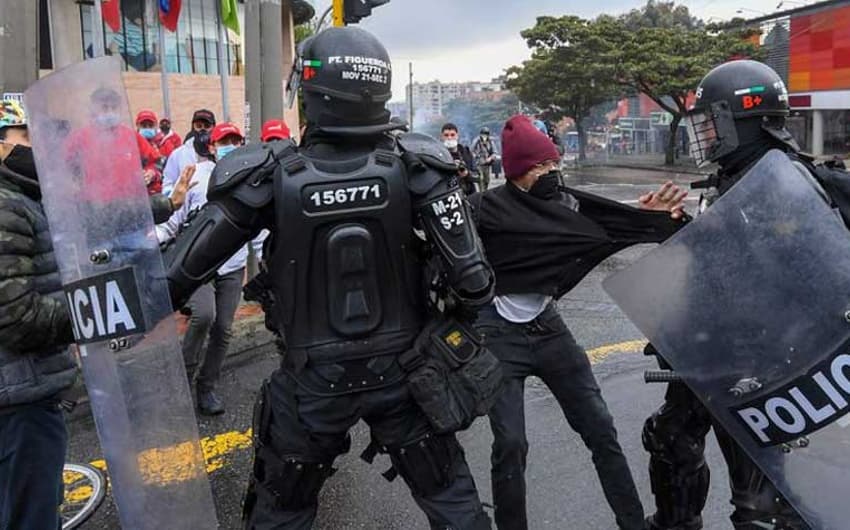 Conflitos entre manifestantes e policiais têm se acentuado nos últimos dias