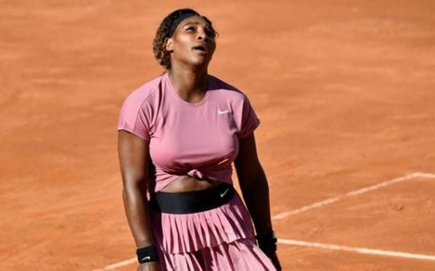 Serena Williams lamenta bola perdida contra Nadia Podoroska