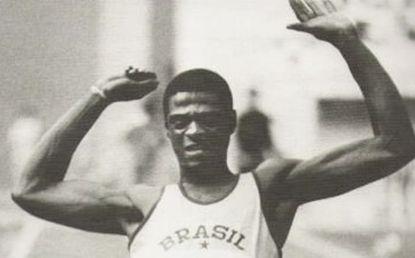 João do Pulo foi recordista mundial e dono de duas medalhas olímpicas no salto triplo.
