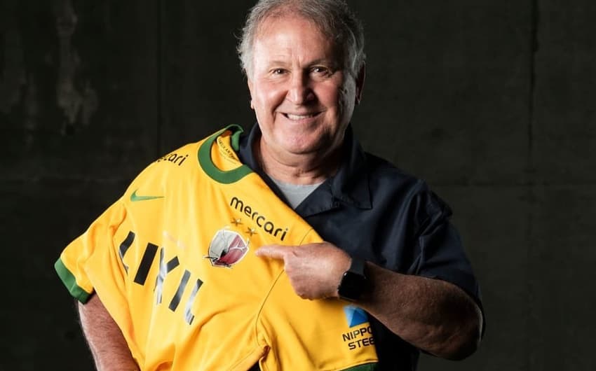 Nova camisa do Kashima Antlers em homenagem à Seleção Brasileira