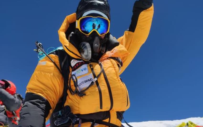 Aretha vibra ao chegar ao cume do Everest (Divulgação)
