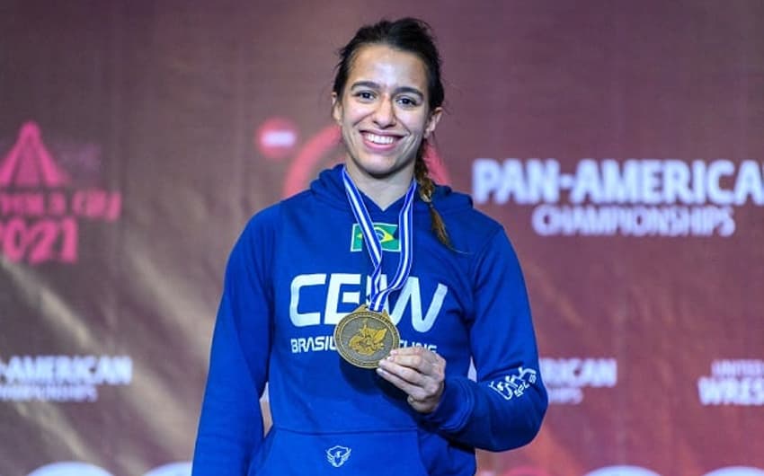 Giullia Penalber com medalha de ouro (Foto: Tony Rotundo /UWW)