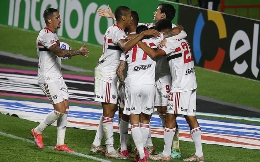 São Paulo venceu o 4 de Julho por 9 a 1