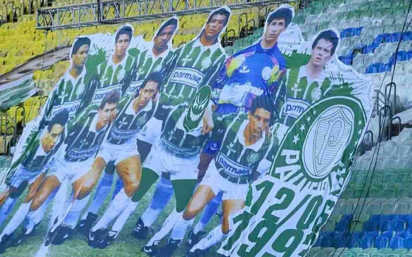 Bandeira Palmeiras cobrindo Edilson Capetinha