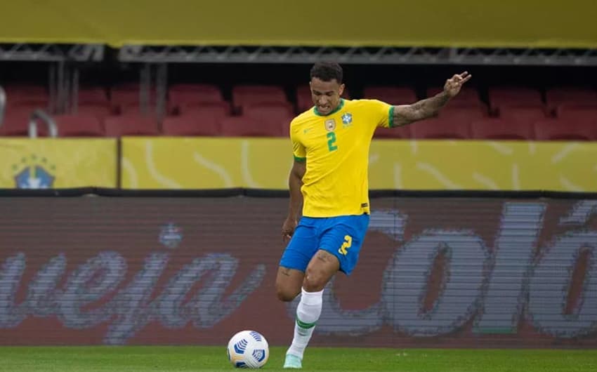 Danilo - Seleção Brasileira - jogando