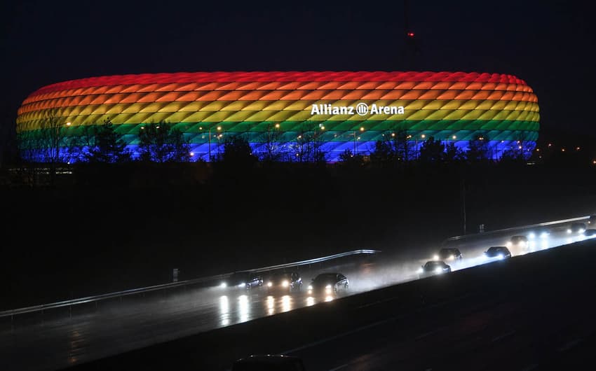 Allianz Arena - Bayern de Munique - Arco-íris - LGBT