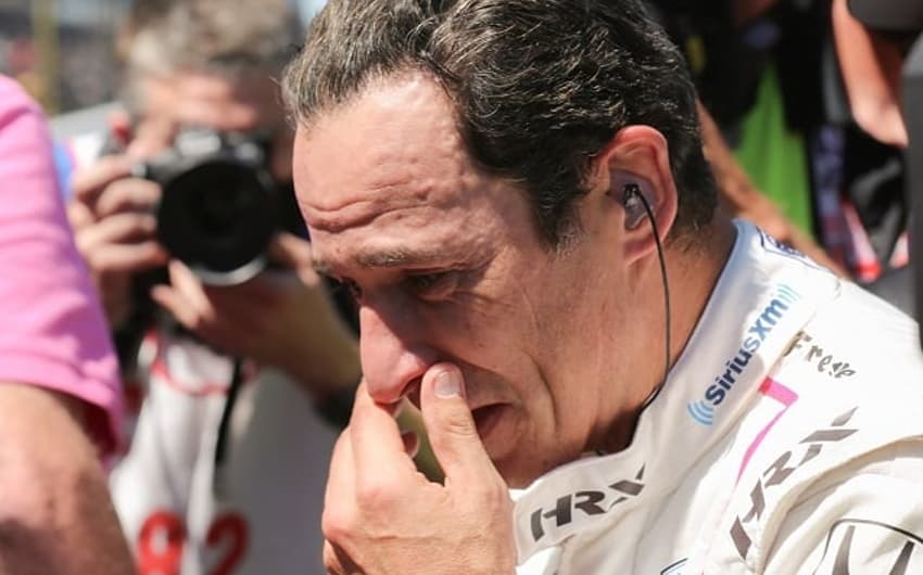 Helio Castroneves celebra a vitória na Indy 500 (Foto: Marcos Carvalho)