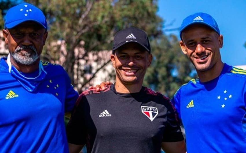 Alex, que é treinador do sub-20 do São Paulo, visitou seu ex-clube