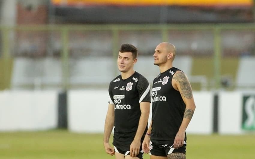 Lucas Piton e Fábio Santos - Treino Corinthians
