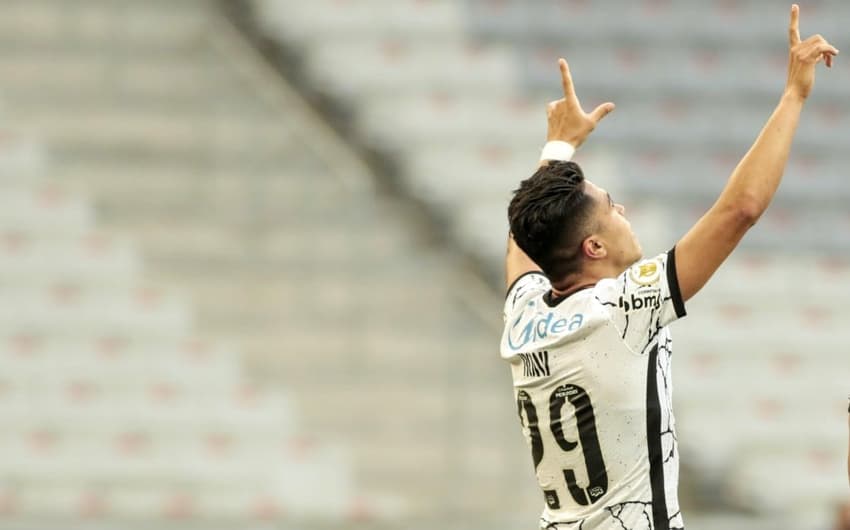 Roni marcou o gol da vitória diante do Athletico Paranaense