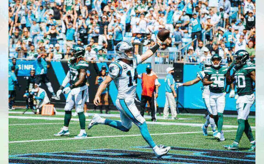 Sam Darnold celebra touchdown contra sua antiga equipe na NFL (Reprodução/Chanelle Smith-Walker/Carolina Panthers)