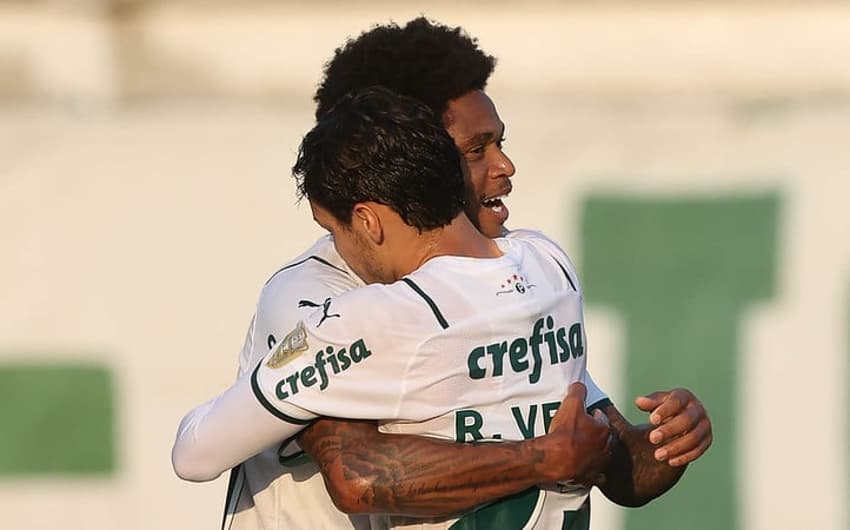 Palmeiras x Chapecoense - Luiz Adriano e Veiga