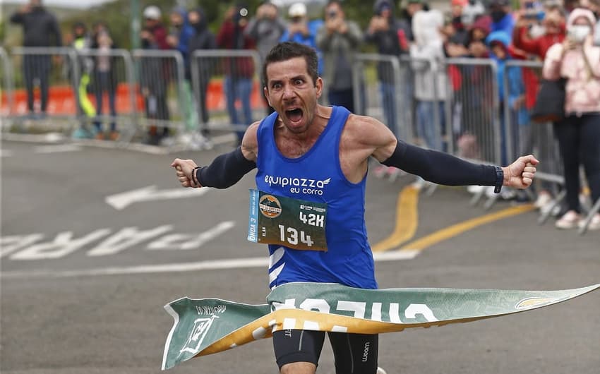 Alan Frank é o primeiro campeãos dos 42km da Rio do Rastro Marathon. (Foco Radical/Divulgação)