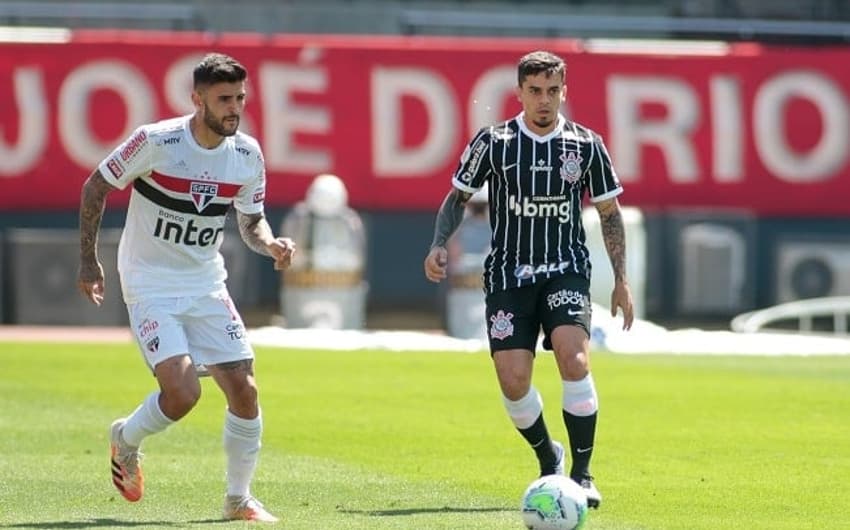 Fagner em ação pelo Corinthians no último clássico com o São Paulo no Morumbi