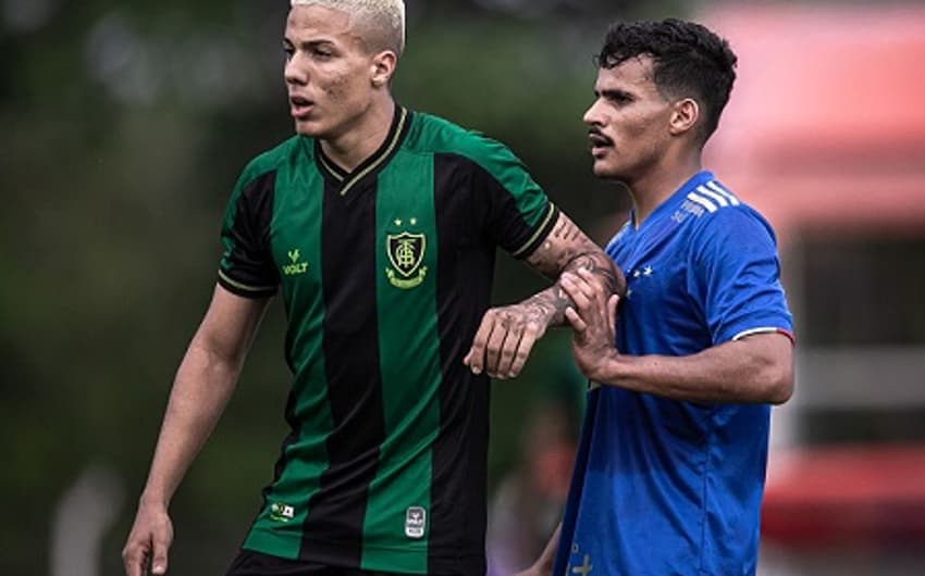 Carlos Alberto vinha sendo utilizado no time profissionarl, mas vai reforçar o sub-20 do Coelho na decisão contra o Cruzeiro