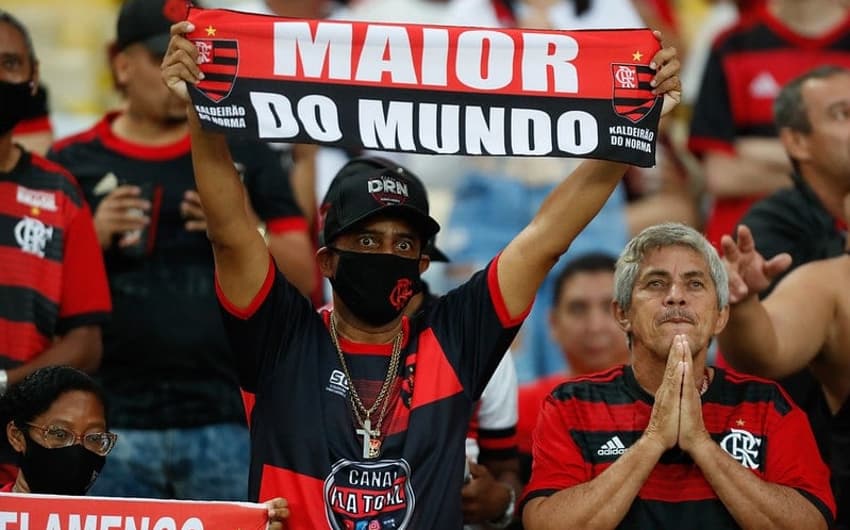 Torcida do Flamengo no Maracanã - Faixa Maior do Mundo